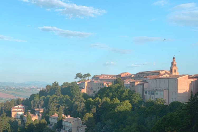 Luglio a Recanati: su 6 notti una te la offriamo noi!